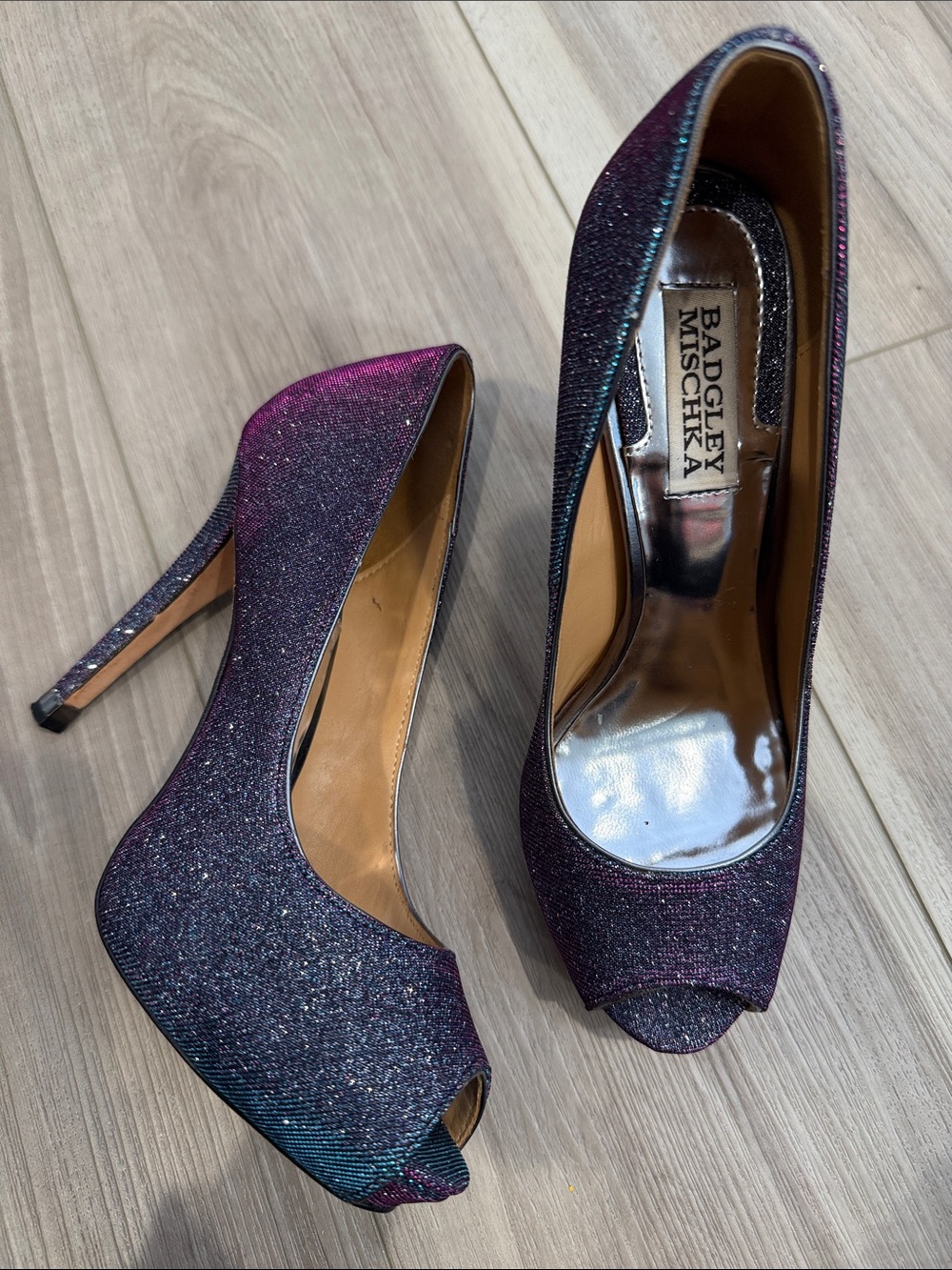 Badgley Mischka holographic shimmering peep toe stiletto heels size 6.5
